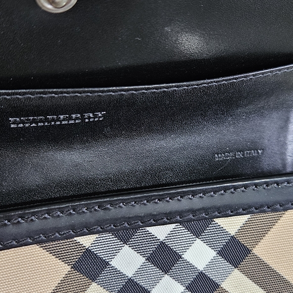 Burberry Haymarket Wallet Excellent Condition - Picture 7 of 16
